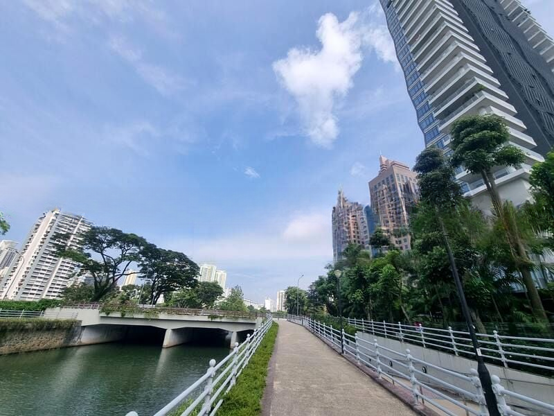 CENTENNIA SUITES 13