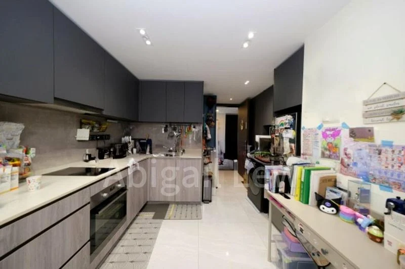 RIVERFRONT RESIDENCES 10