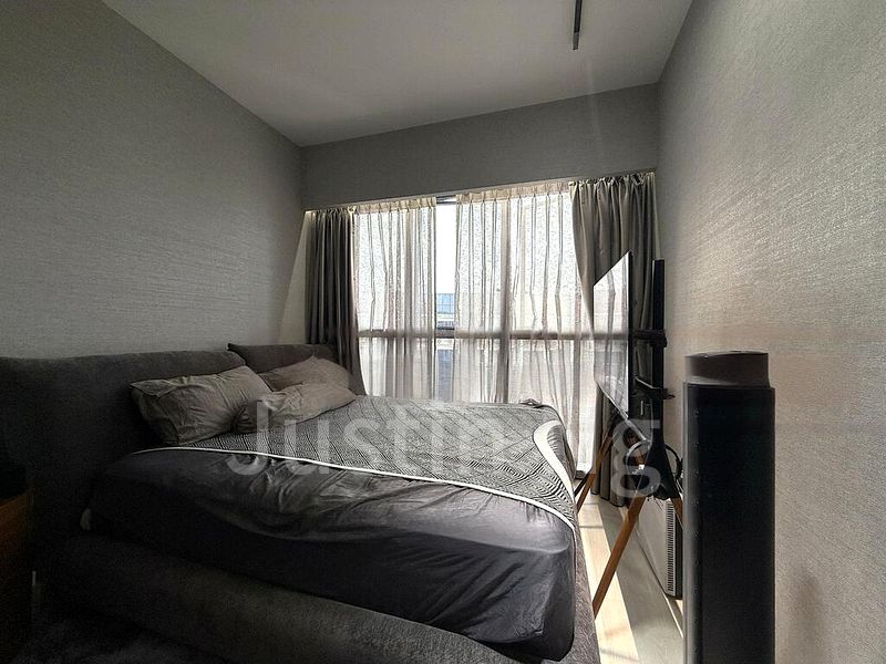 RIVERFRONT RESIDENCES 7