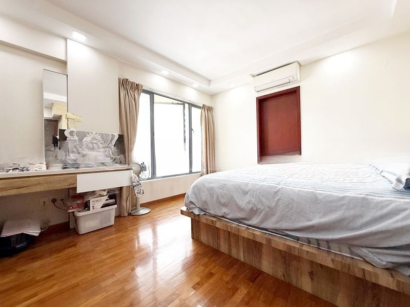 AQUARIUS BY THE PARK 9