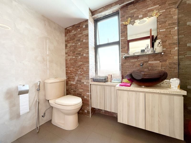 AQUARIUS BY THE PARK 13