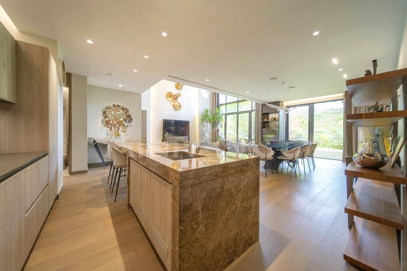 DALVEY HAUS 7