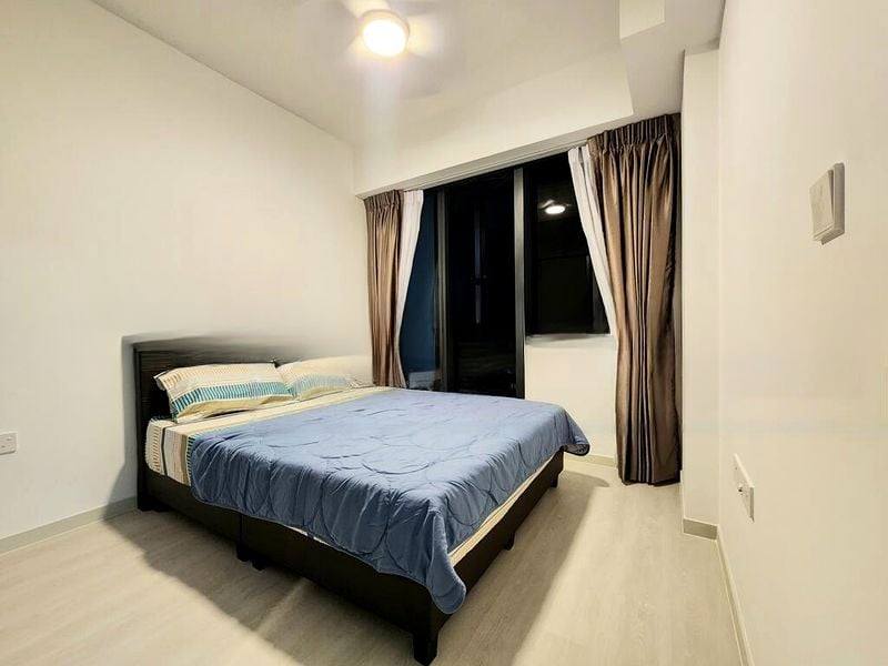 RIVERFRONT RESIDENCES 6