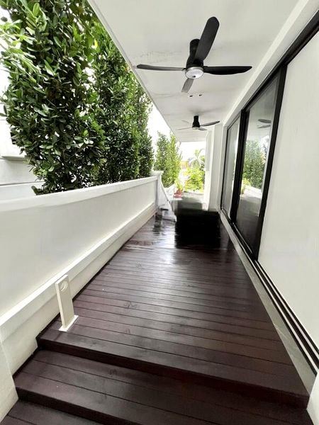 SIGLAP HILL 33 8