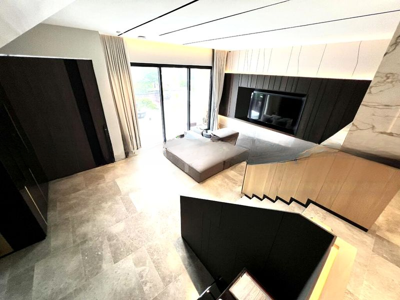 SIGLAP HILL 33 10