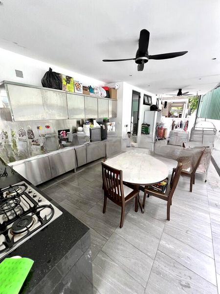 SIGLAP HILL 33 9