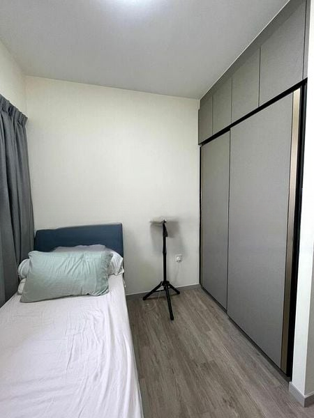 RIVERFRONT RESIDENCES 4