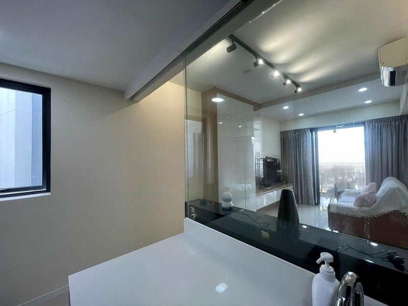 RIVERFRONT RESIDENCES 8