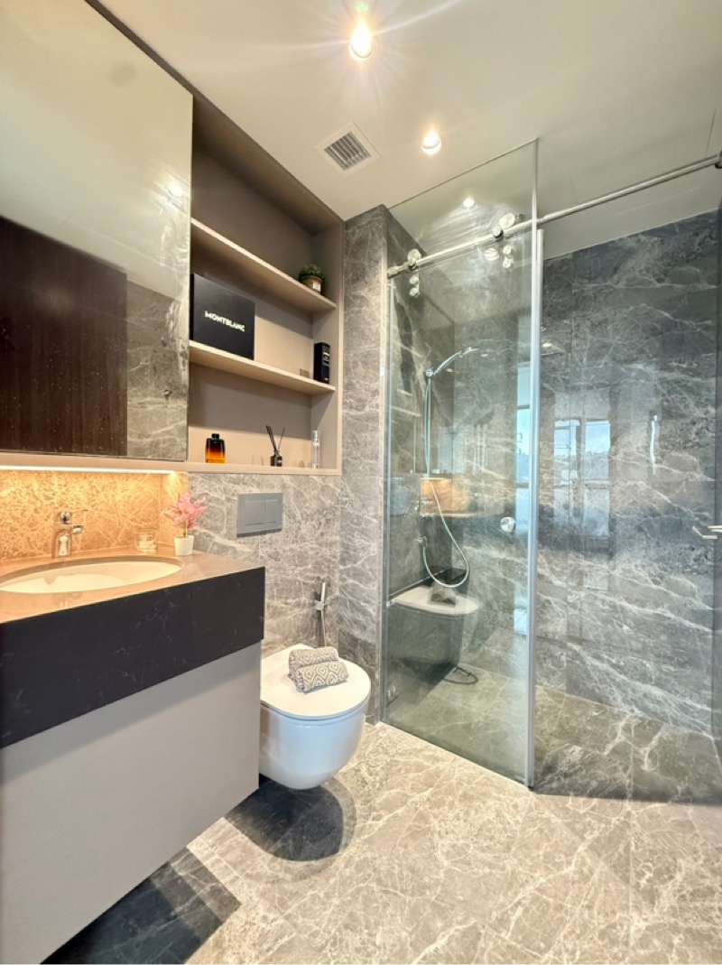 THE LINQ @ BEAUTY WORLD 13