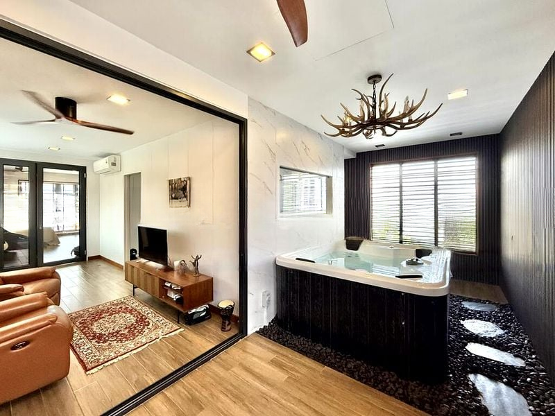 THOMSON VIEW CONDOMINIUM 6