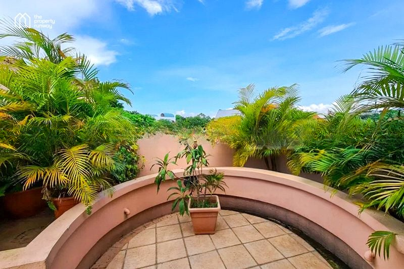 ADAM PARK CONDOMINIUM 8