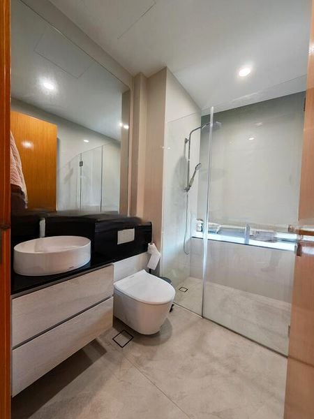 LUSH ON HOLLAND HILL 6