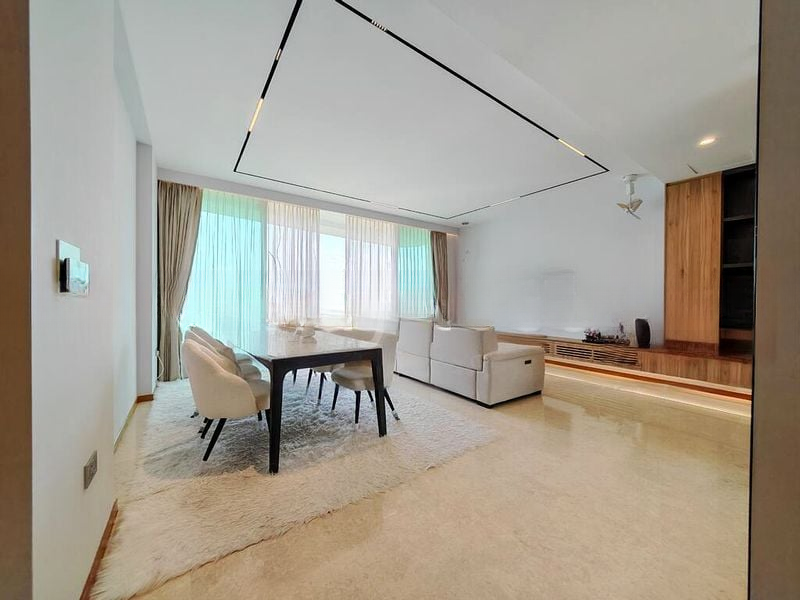 LUSH ON HOLLAND HILL 8