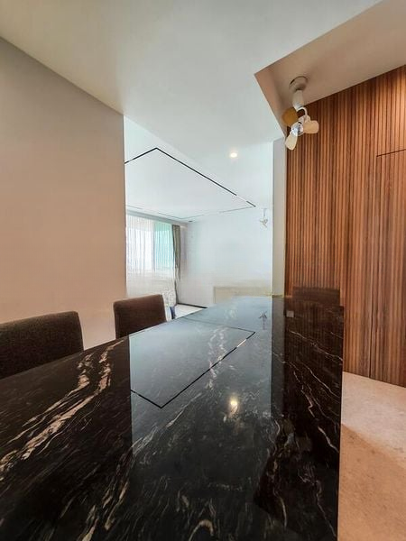 LUSH ON HOLLAND HILL 9