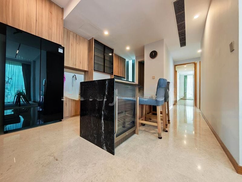 LUSH ON HOLLAND HILL 13