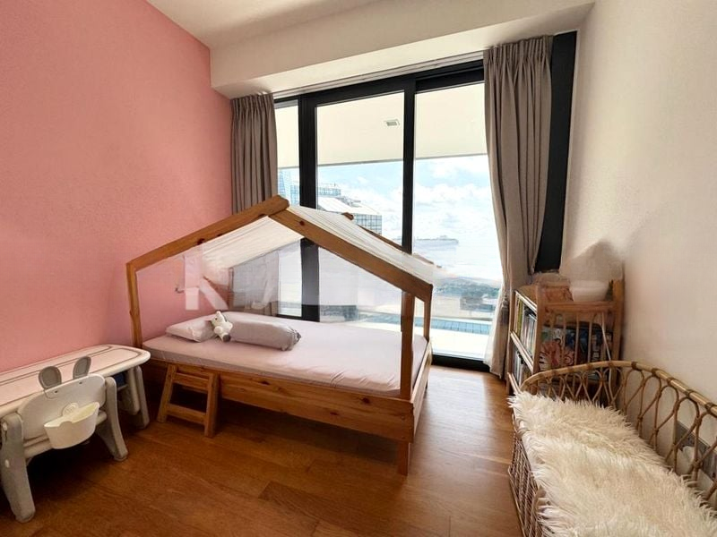 MARINA BAY SUITES 10