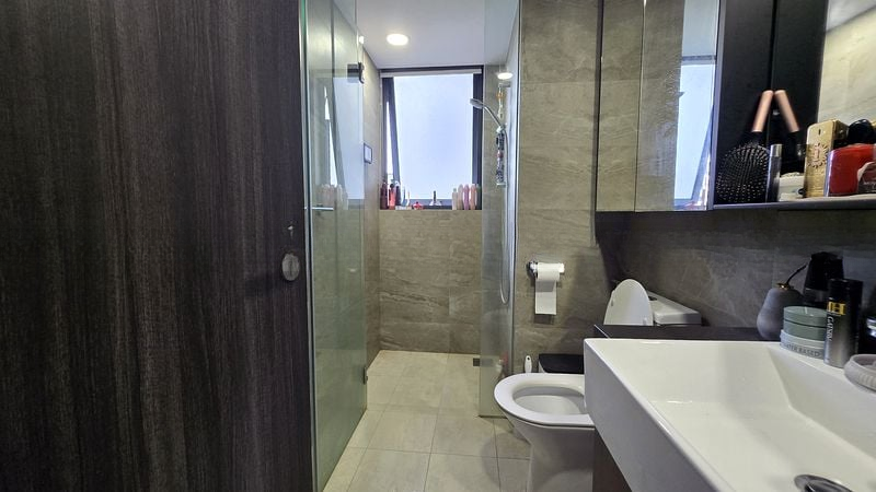 RIVERFRONT RESIDENCES 10