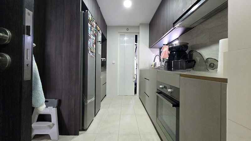 RIVERFRONT RESIDENCES 7