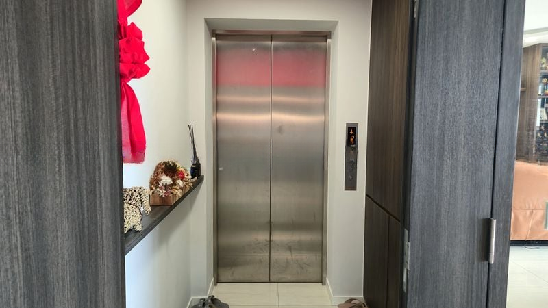 RIVERFRONT RESIDENCES 11