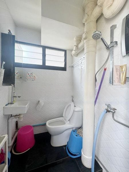 ANG MO KIO AVE 10 12