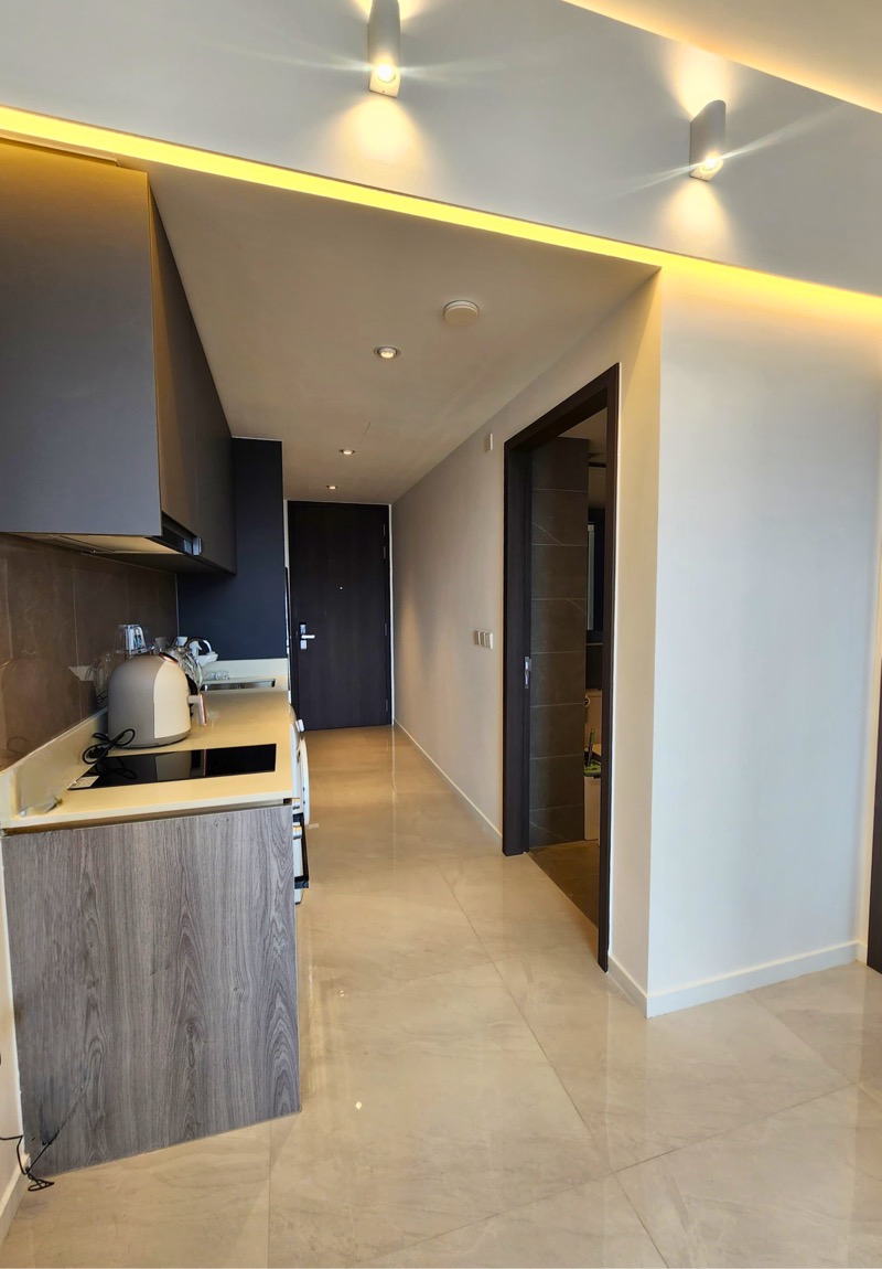 RIVERFRONT RESIDENCES 10