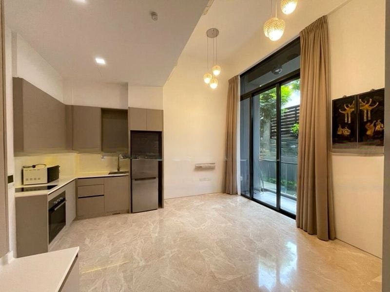 THE ENCLAVE . HOLLAND 5