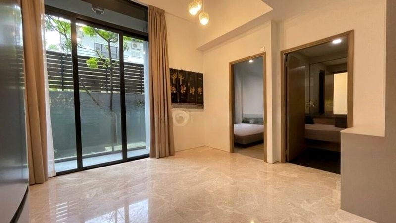 THE ENCLAVE . HOLLAND 3