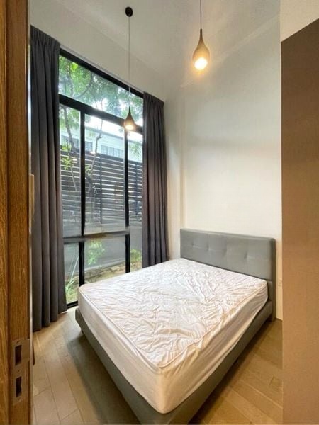 THE ENCLAVE . HOLLAND 2