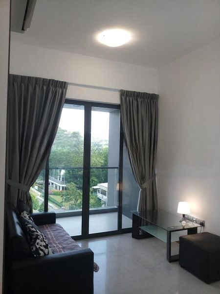 LAUREL TREE 7