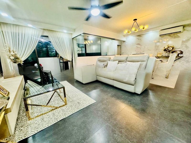 WELLINGTON CIRCLE 12