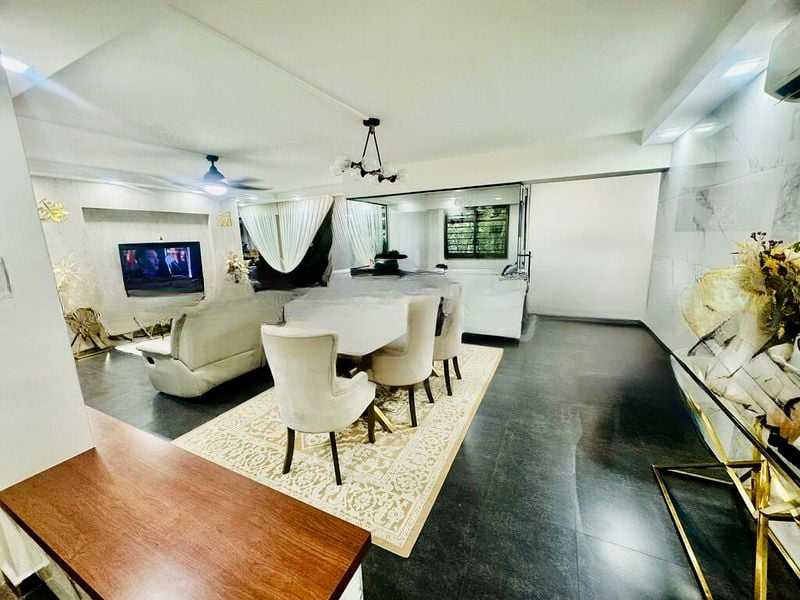 WELLINGTON CIRCLE 13