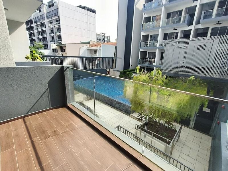 SUITES 28 5