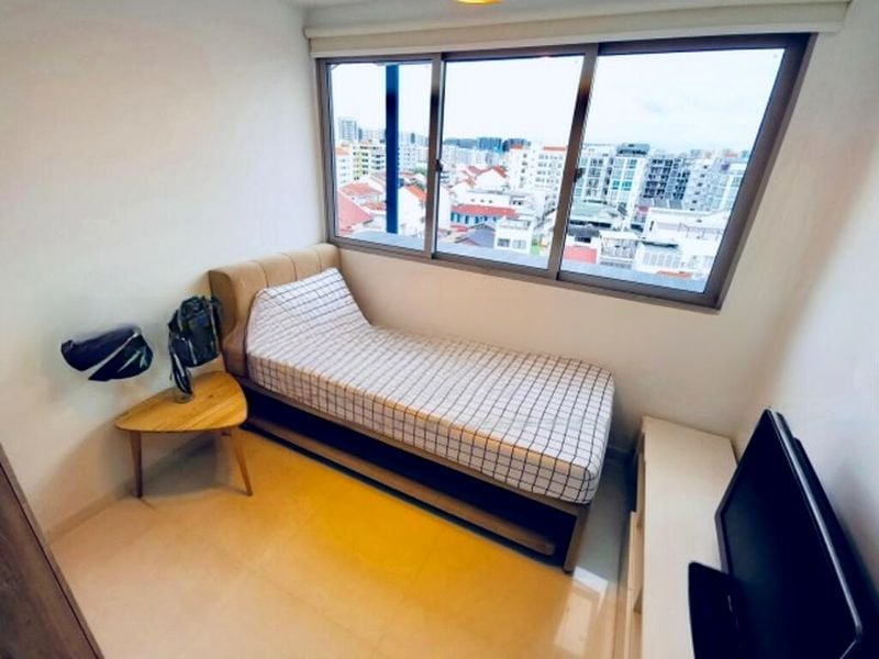 # 1 LOFT 9