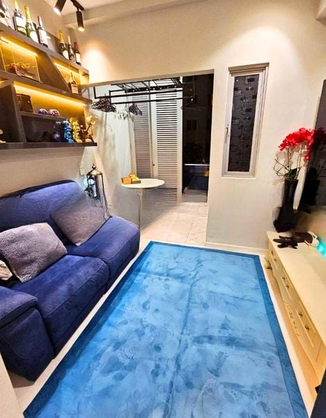 # 1 SUITES 2
