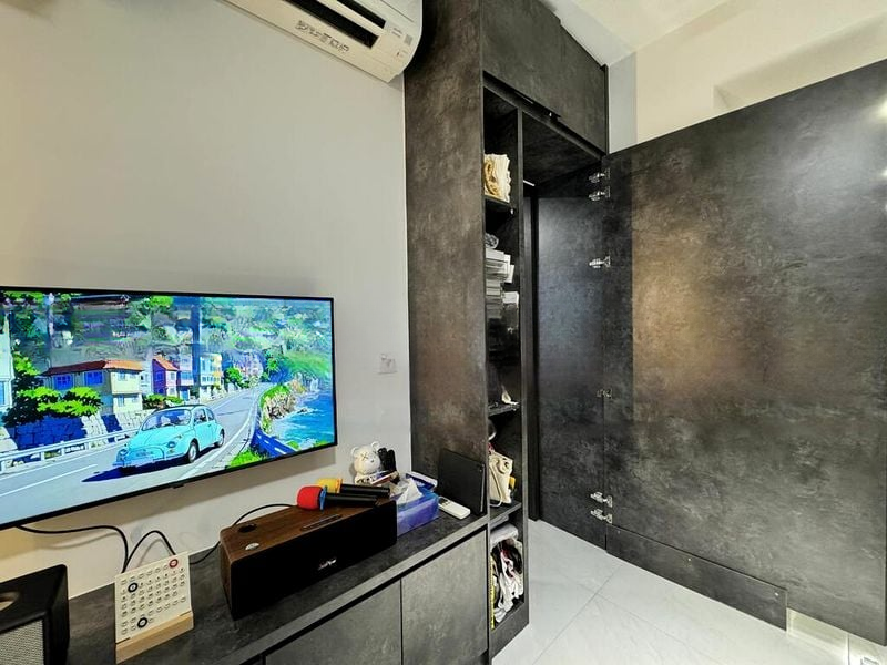 RIVERFRONT RESIDENCES 4