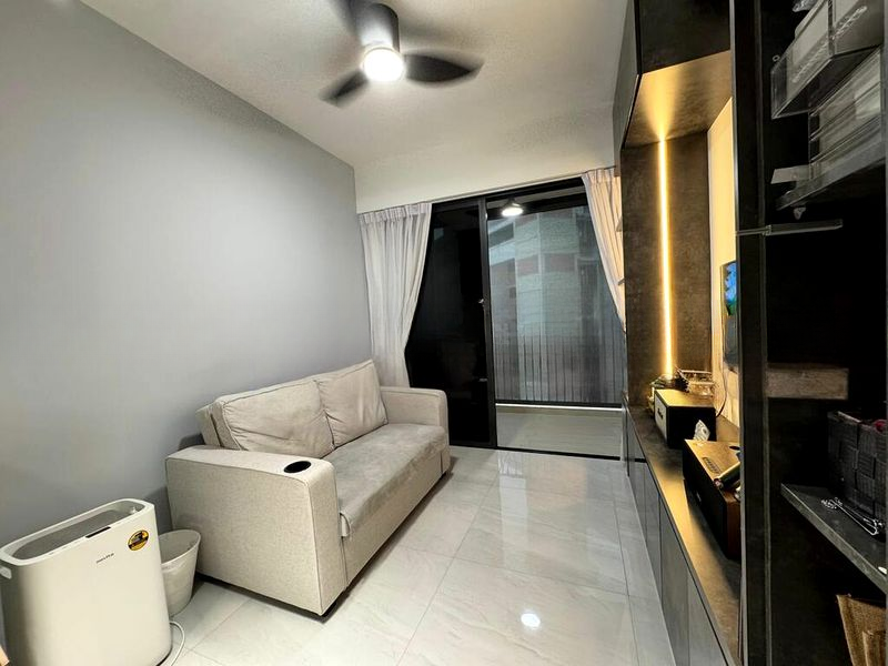 RIVERFRONT RESIDENCES 6