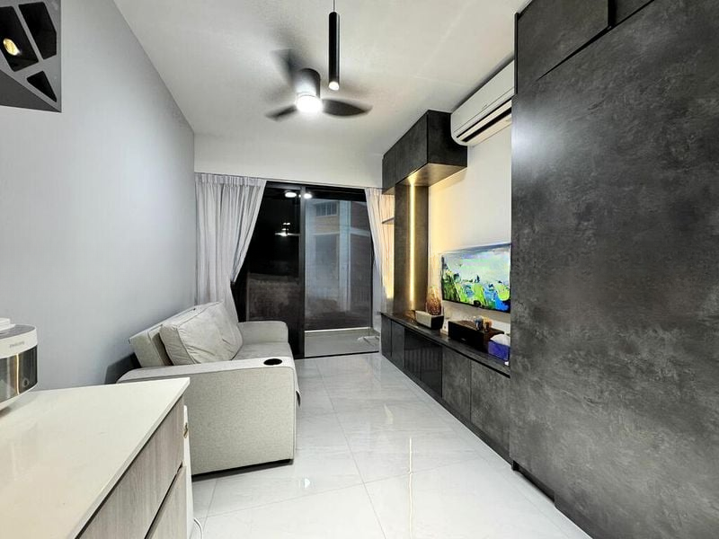 RIVERFRONT RESIDENCES 9