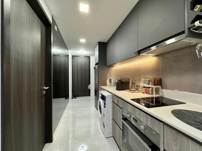 RIVERFRONT RESIDENCES 7