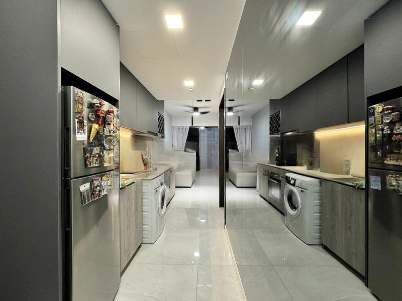 RIVERFRONT RESIDENCES 8