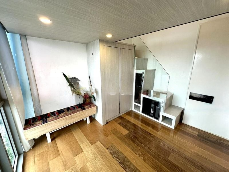 KINGSFORD . HILLVIEW PEAK 7