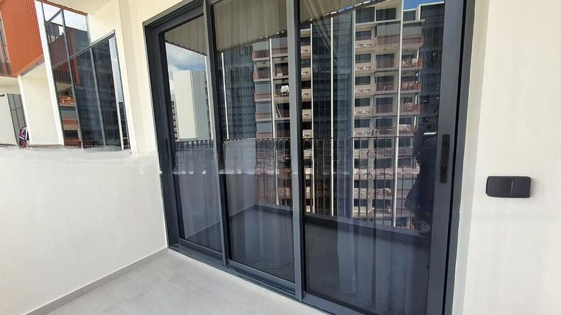 RIVERFRONT RESIDENCES 6