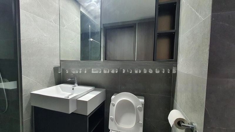 RIVERFRONT RESIDENCES 9