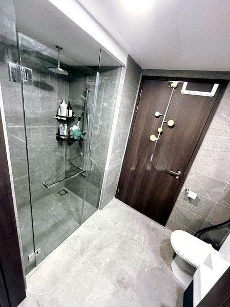 RIVERFRONT RESIDENCES 10