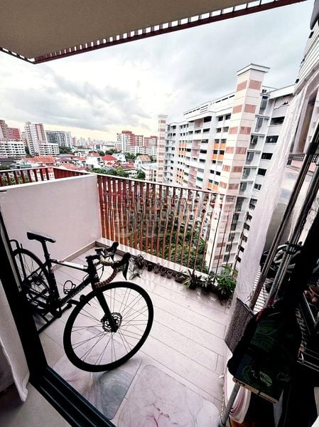 RIVERFRONT RESIDENCES 11