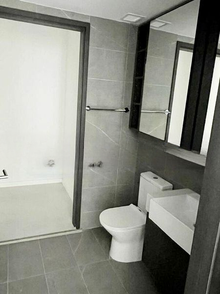 RIVERFRONT RESIDENCES 4