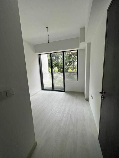 RIVERFRONT RESIDENCES 5