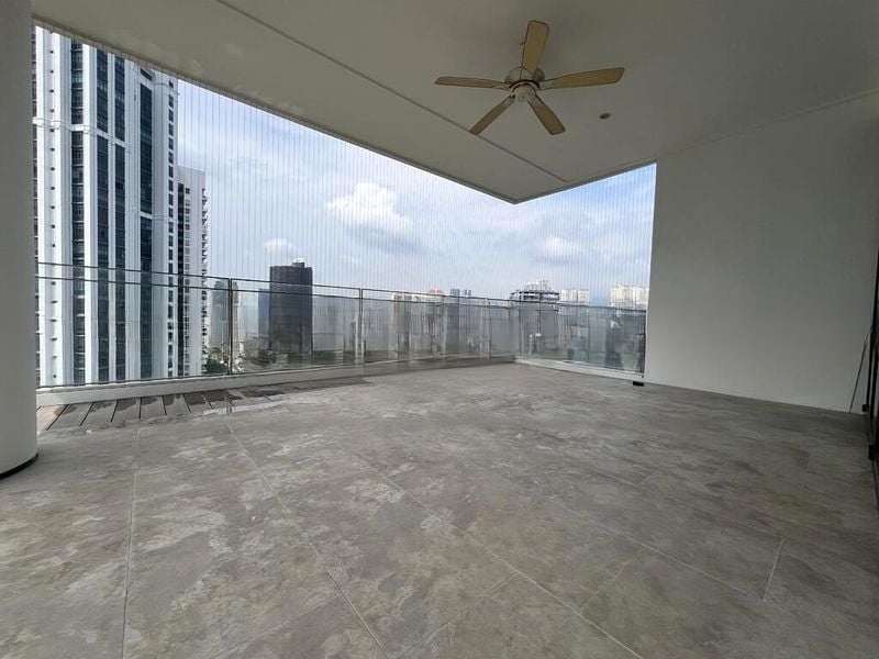 CENTENNIA SUITES 6
