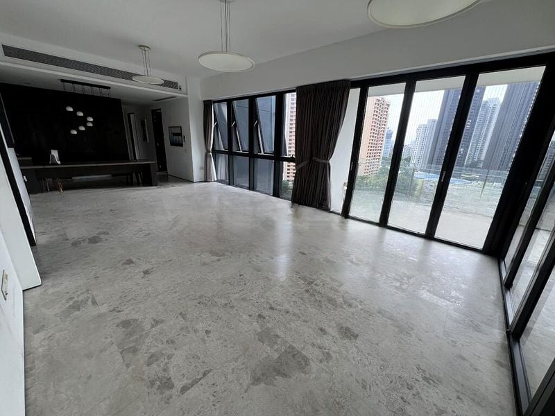 CENTENNIA SUITES 1