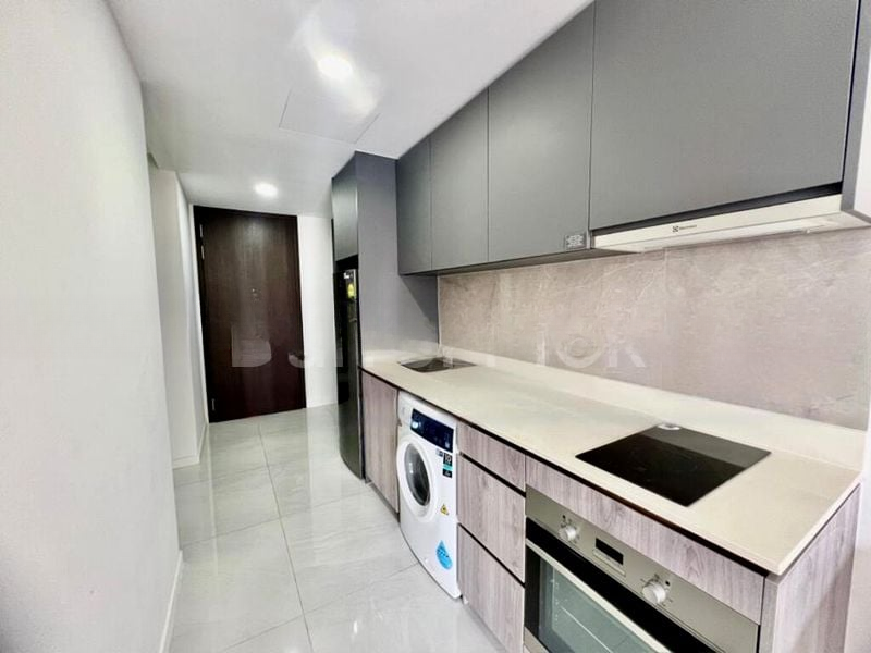 RIVERFRONT RESIDENCES 5