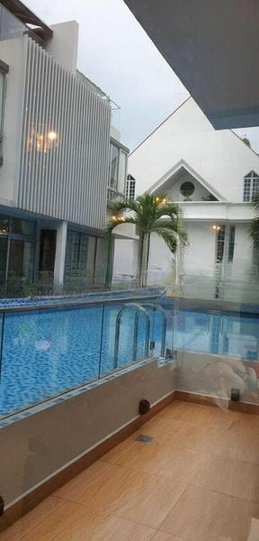 MONTCLAIR @ WHITLEY 6